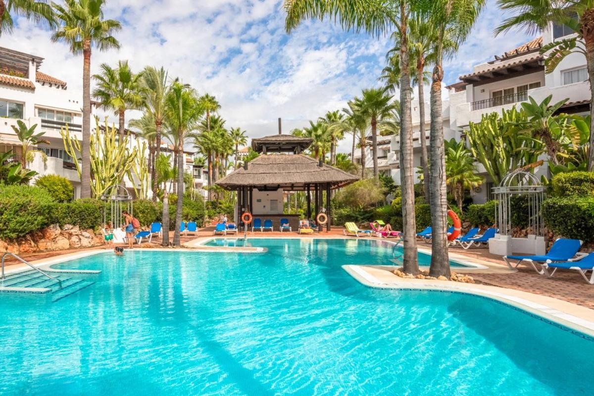 Beachside Luxury 2 Bedroom Apartment, Puerto Banus Appartement *